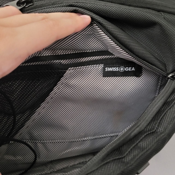 SWISSGEAR Hybrid 19” Backpack/Messenger - Black - Picture 11 of 15